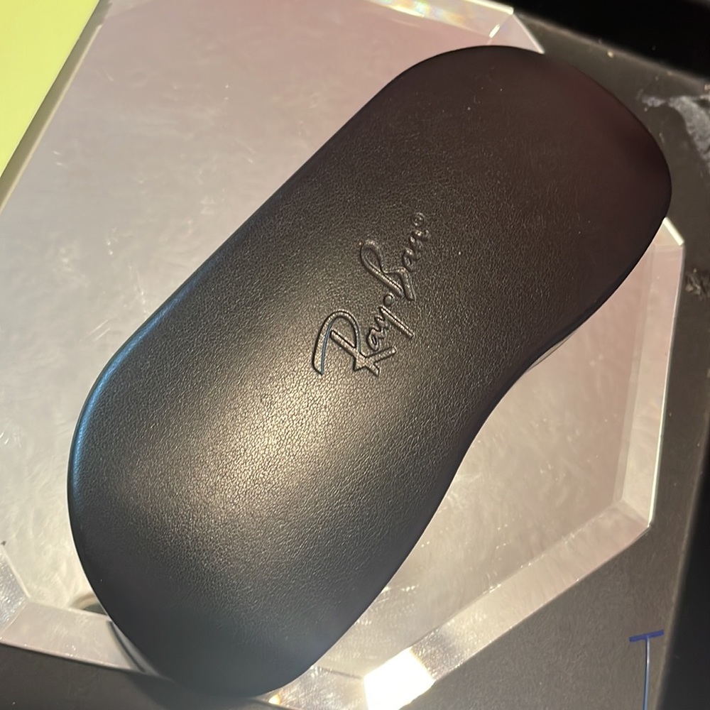 RayBan glasses case - Picture 6 of 6
